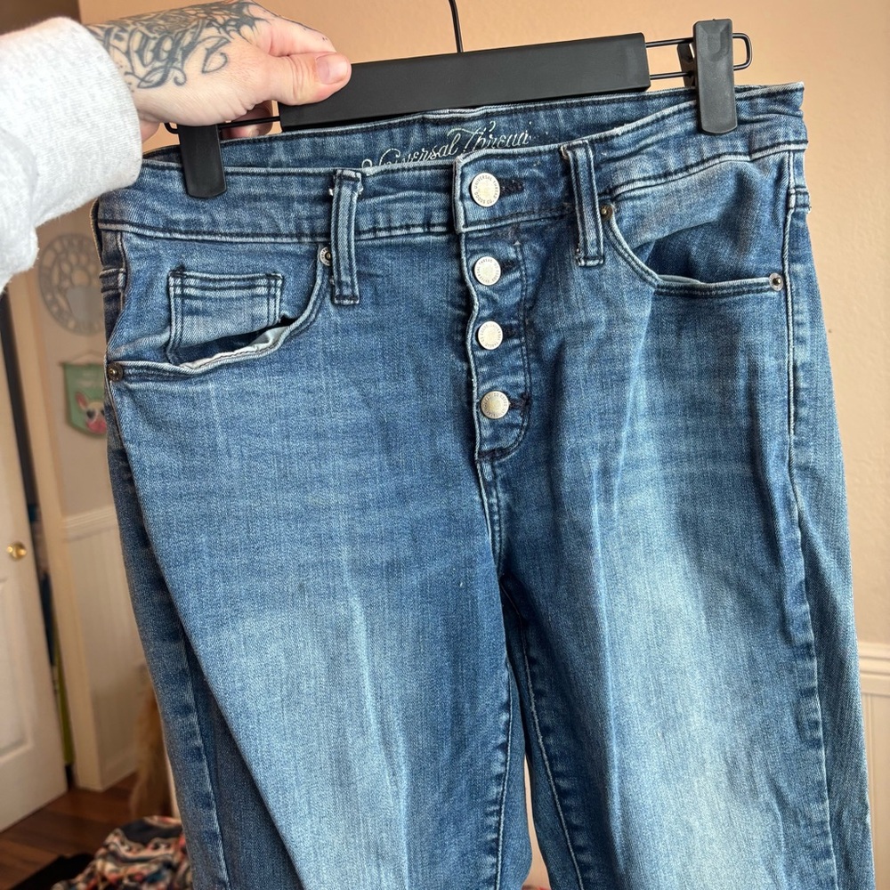 Universal Thread High Rise Blue Jeans with Classic Wash